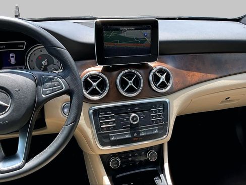 Used 2017 Mercedes-Benz GLA 250 image 6
