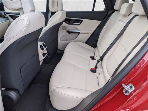 Used 2025 Mercedes-Benz GLC 350e 4MATIC image 17