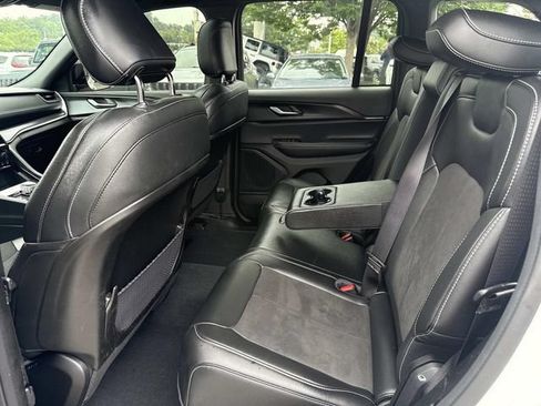 Used 2023 Jeep Grand Cherokee Altitude AWD/4WD image 15