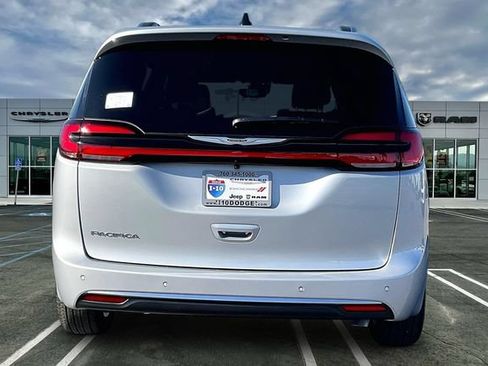 New 2026 Chrysler Pacifica Pinnacle FWD image 3