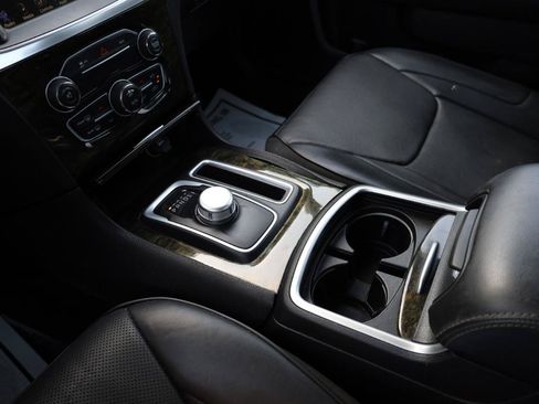 Used 2016 Chrysler 300 C RWD image 12