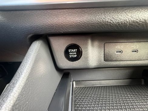 Used 2025 Nissan Rogue SV AWD/4WD image 32