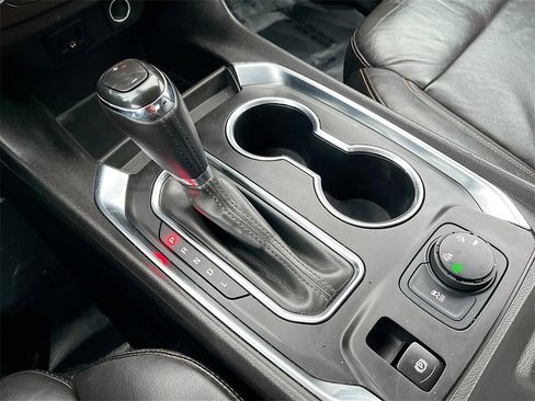 Used 2018 Chevrolet Traverse LT image 17