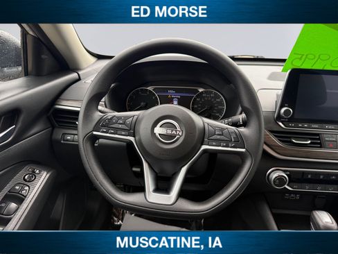 Used 2024 Nissan Altima 2.5 SV FWD image 12