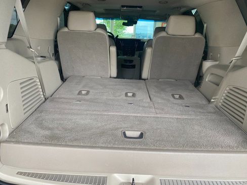 Used 2019 Cadillac Escalade Premium Luxury AWD/4WD image 16