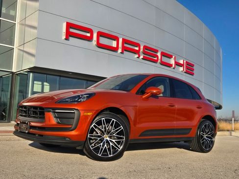 Used 2025 Porsche Macan image 1