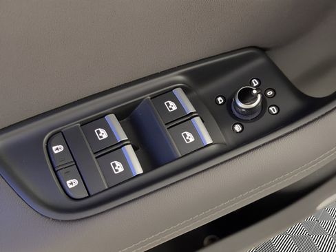 Used 2025 Audi SQ7 Prestige w/ Prestige Package image 15