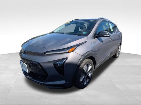 Used 2022 Chevrolet Bolt EUV LT w/ Convenience Package FWD image 3