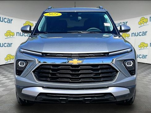 Used 2025 Chevrolet TrailBlazer LT AWD/4WD image 2