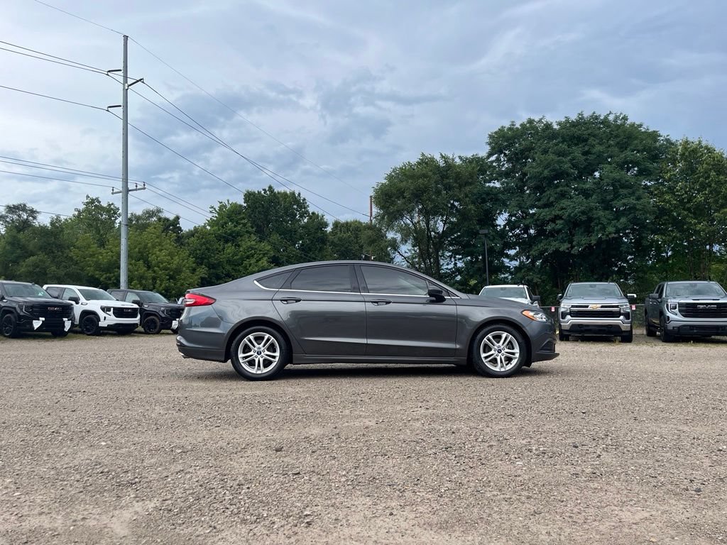 Used 2018 Ford Fusion SE w/ Fusion SE Technology Package FWD image 6