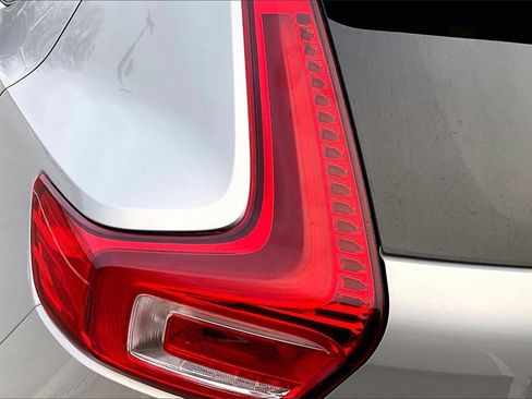 Used 2024 Volvo XC40 B5 Core image 29