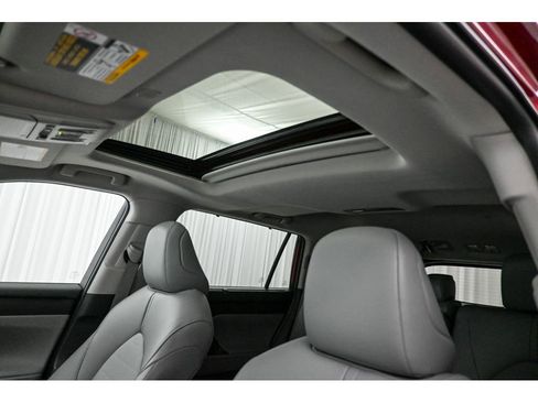 Used 2025 Toyota Highlander XLE image 35
