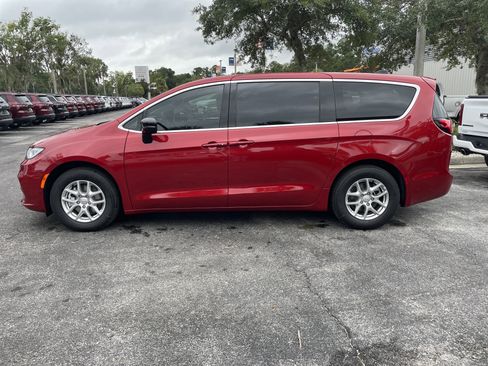 New 2026 Chrysler Pacifica Select image 4