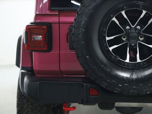 Used 2024 Jeep Wrangler Unlimited Rubicon AWD/4WD image 43