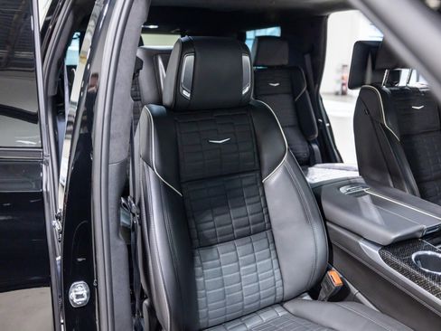 Used 2025 Cadillac Escalade V image 30