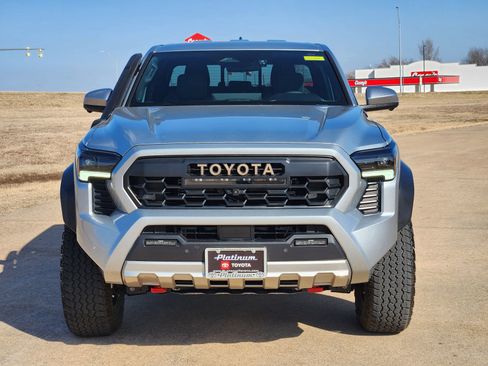 Used 2025 Toyota Tacoma Trailhunter image 6