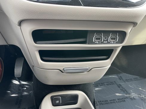 Used 2024 Chrysler Voyager LX image 14