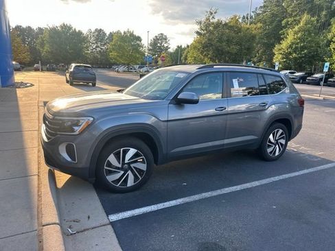 Used 2025 Volkswagen Atlas SE FWD image 4