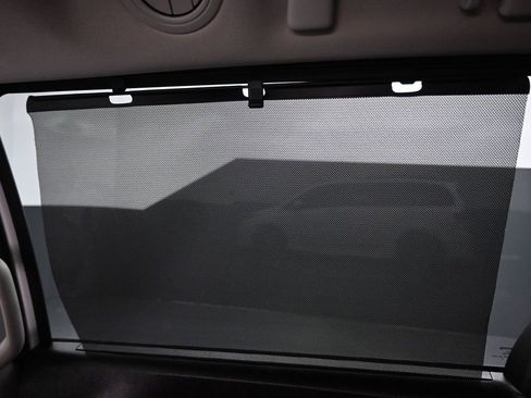 Used 2016 Toyota Sienna SE Premium w/ Protection Package FWD image 39