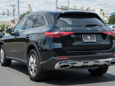 Used 2025 Mercedes-Benz GLC 300 4MATIC image 5
