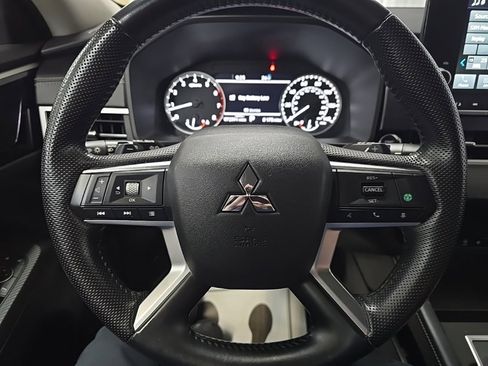 Used 2022 Mitsubishi Outlander SE image 18