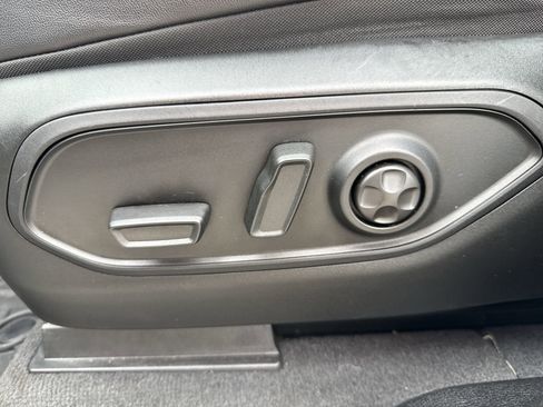 Used 2022 Jeep Grand Cherokee Limited image 14