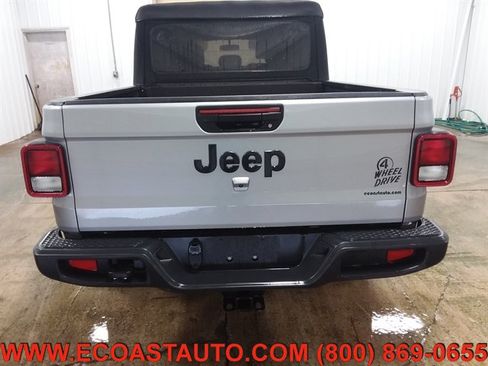 Used 2021 Jeep Gladiator Willys image 7