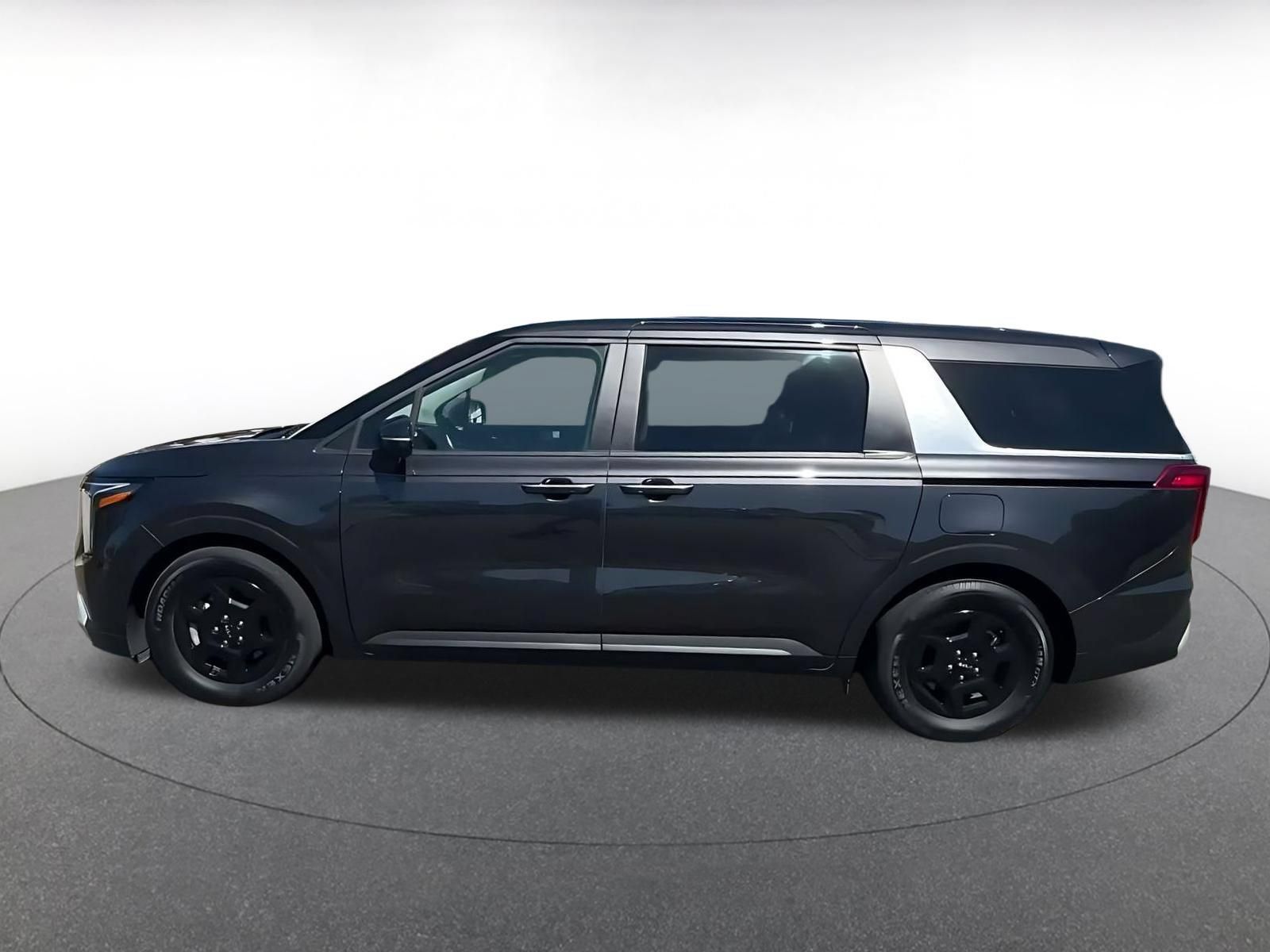 Used 2026 Kia Carnival FWD image 8
