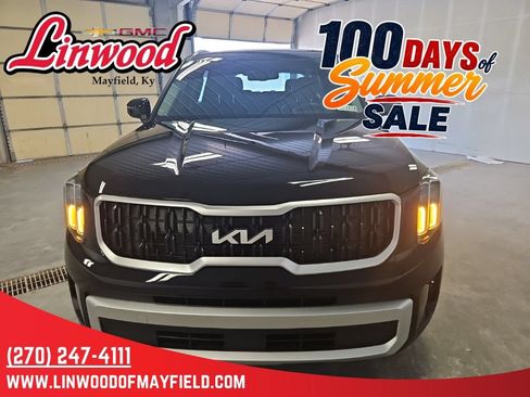 Used 2024 Kia Telluride EX w/ EX Captain's Chair Package AWD/4WD image 3