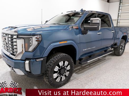 Used 2024 GMC Sierra 3500 Denali w/ Denali Reserve Package AWD/4WD image 2