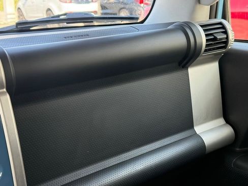 Used 2012 Toyota FJ Cruiser 4WD image 37