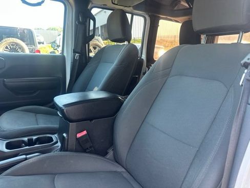 Used 2018 Jeep Wrangler Unlimited Sport AWD/4WD image 11
