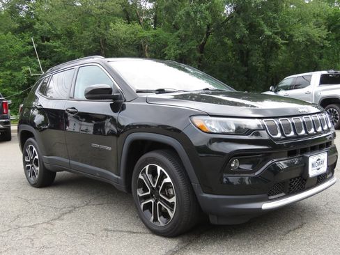 Used 2022 Jeep Compass Limited w/ Sun and Sound Group AWD/4WD image 3