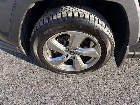 Used 2020 Toyota RAV4 Limited image 10