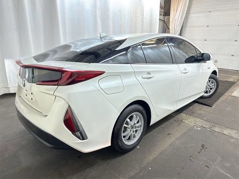 Used 2017 Toyota Prius Prime Plus image 3