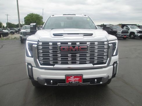 Used 2024 GMC Sierra 2500 Denali w/ Denali Reserve Package AWD/4WD image 16