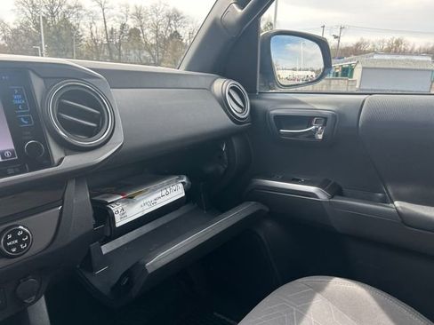 Used 2018 Toyota Tacoma TRD Off-Road image 21