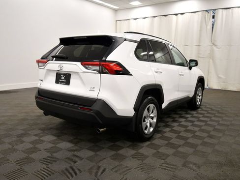 Used 2021 Toyota RAV4 LE AWD/4WD image 8