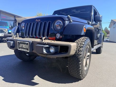 Used 2016 Jeep Wrangler Unlimited Sahara AWD/4WD image 10