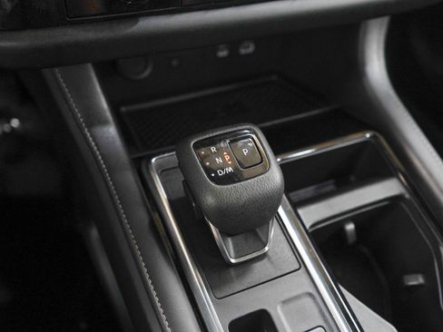 Used 2023 Nissan Pathfinder SL AWD/4WD image 24
