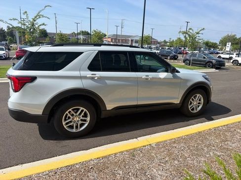 Used 2026 Ford Explorer Active AWD/4WD image 10