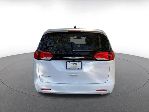 Used 2023 Chrysler Voyager LX image 6