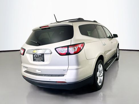 Used 2017 Chevrolet Traverse LT w/ Style and Technology Package FWD image 7