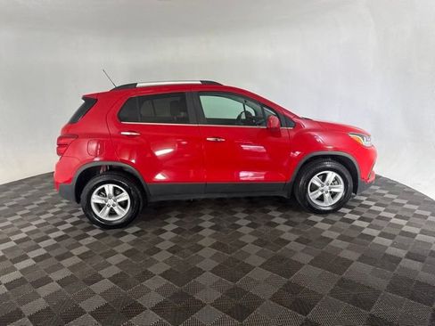 Used 2018 Chevrolet Trax LT w/ Sun & Sound Package AWD/4WD image 4