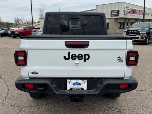 New 2026 Jeep Gladiator Sport AWD/4WD image 3