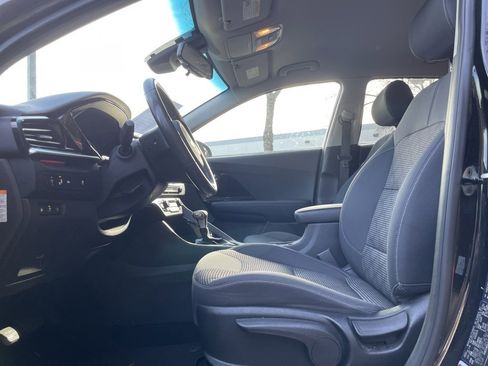 Used 2020 Kia Niro LXS image 18