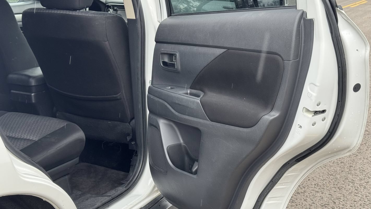 Used 2014 Mitsubishi Outlander SE FWD image 22