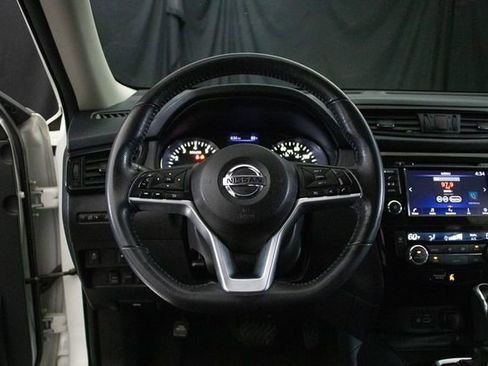 Used 2018 Nissan Rogue SV image 23