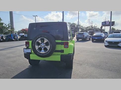 Used 2016 Jeep Wrangler Unlimited Sahara w/ Connectivity Group AWD/4WD image 32