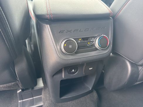 Used 2025 Ford Explorer ST-Line w/ ST-Line Street Pack image 22